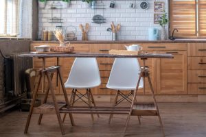 איך משלבים ריהוט משלים אחרי שמעצבים את המטבח בעיצוב כפרי?